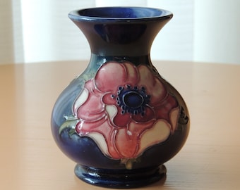 Vintage Moorecroft Anemone 3.5" Bud Vase, excellent condition