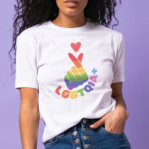 Unisex 100% Baumwoll T-Shirt mit 'LGBTQIA+' Motiv: S-2XL