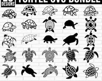 Può includere: Un set di 25 disegni di tartarughe SVG in bianco e nero. I disegni presentano varie forme e motivi di tartarughe, tra cui motivi geometrici, floreali e contorni semplici. Il testo "25 DESIGNS" è in alto nell'immagine. Il testo "SVG / PNG / EPS / DXF" è in basso nell'immagine.