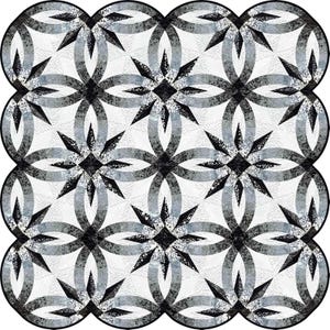 Può includere: Una trapunta bianca e nera con un motivo ripetitivo di cerchi e stelle intrecciati. La trapunta è realizzata con una varietà di tessuti, tra cui un tessuto bianco con una texture sottile.