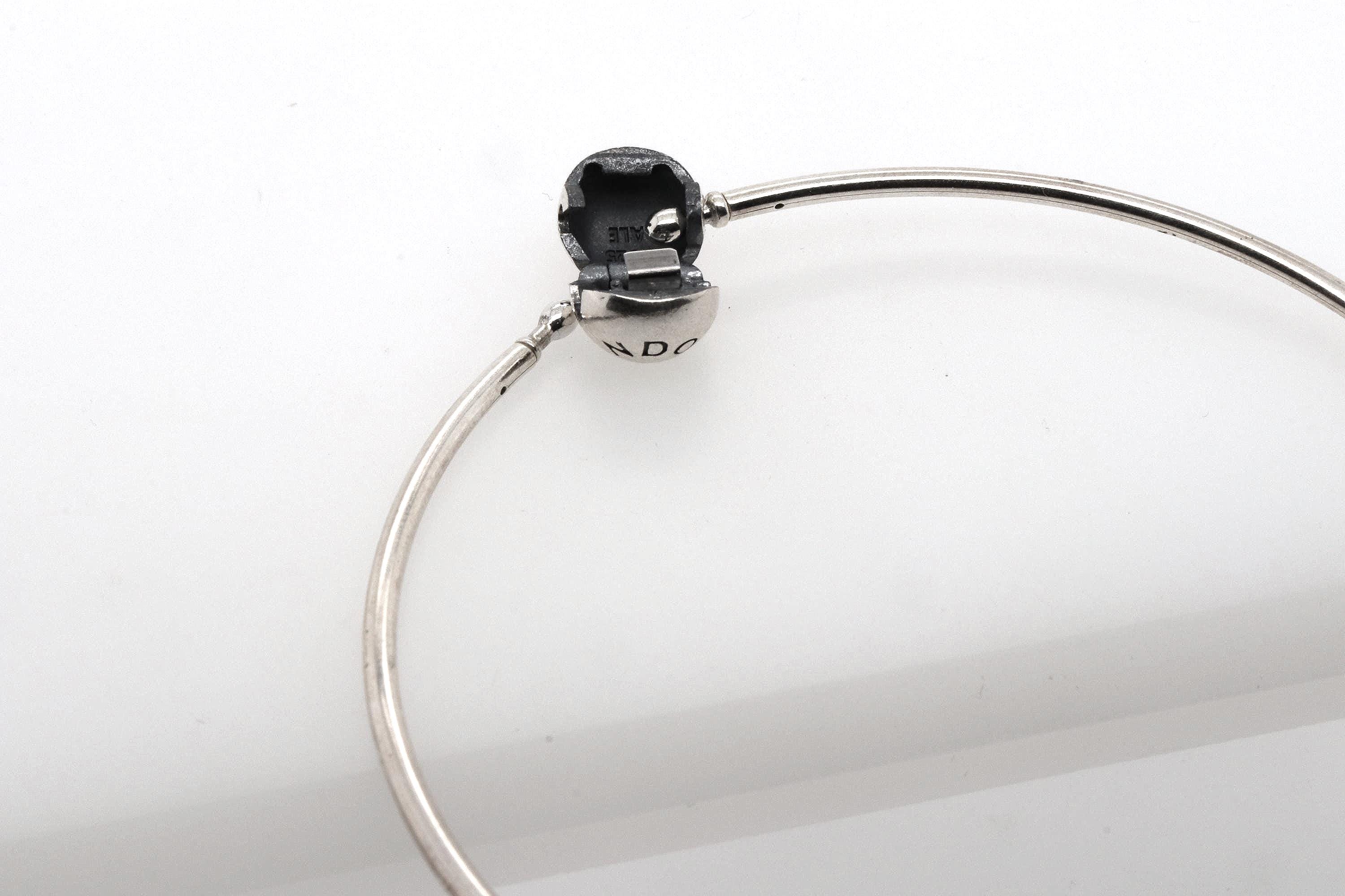 PANDORA ESSENCE バングルブレスレット（チャーム付き・チャームなし 