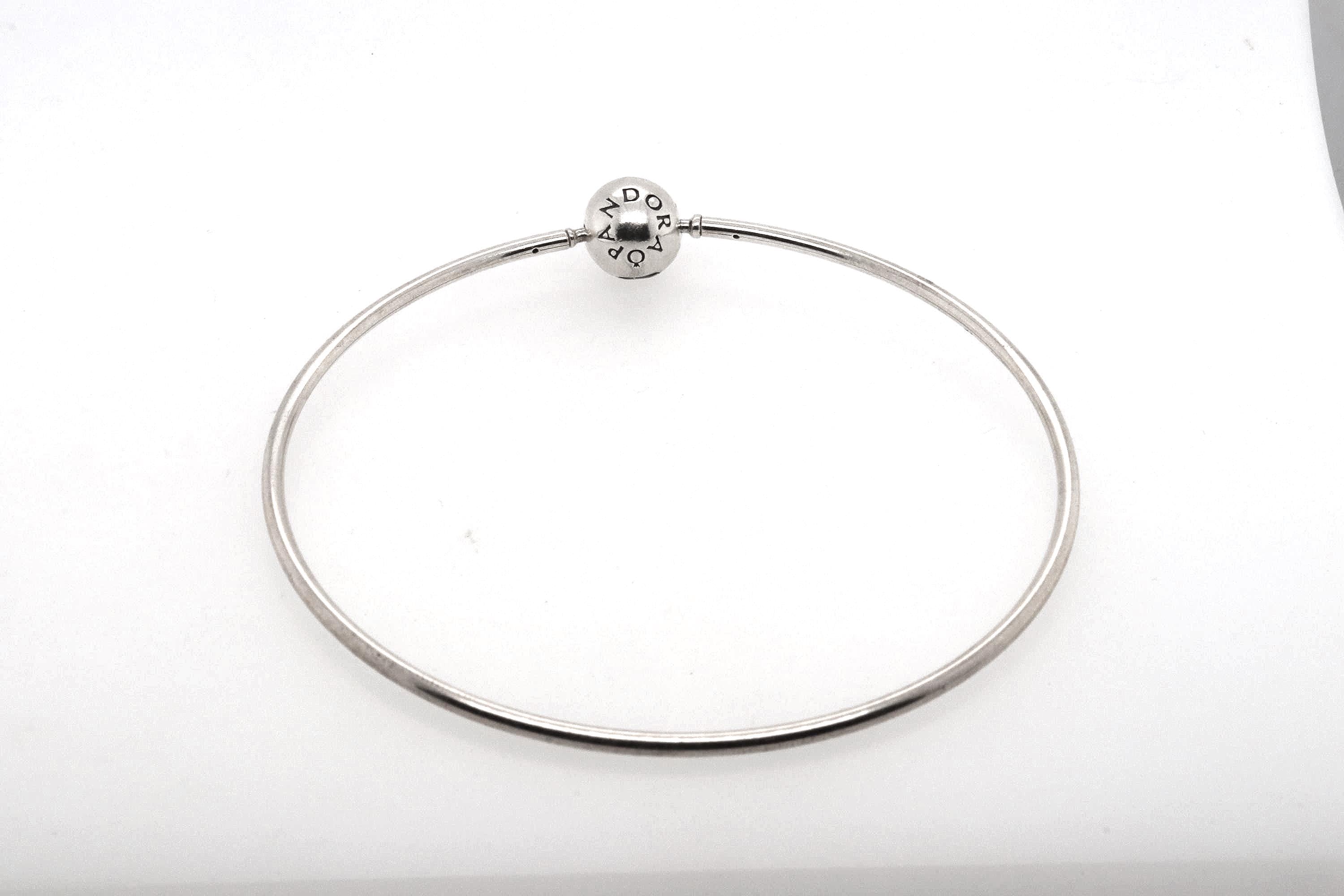 PANDORA ESSENCE バングルブレスレット（チャーム付き・チャームなし 