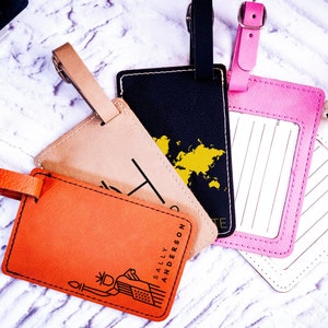 Étiquette à bagage gravée avec carte du pays personnalisée, Étiquette à bagage en cuir personnalisée, Accessoires de voyage personnalisés, Cadeau pour lui, Cadeaux de voyage