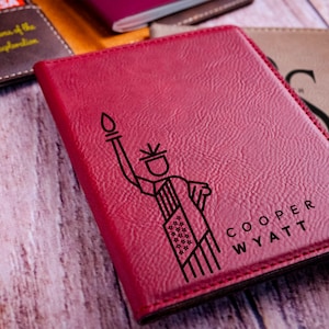 Étui pour passeport personnalisé avec carte de pays, étui à passeport avec carte gravée, porte-passeport personnalisé avec carte, cadeau voyageur, cadeau lune de miel pour elle
