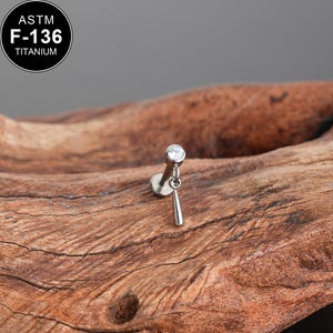 Pendiente de titanio F136 de 16 g sin rosca con circonita cúbica para cartílago, labret, trago, parte trasera plana, hélice, regalo para ella.