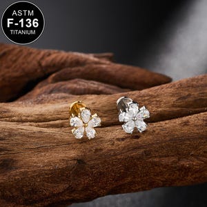 Piercing para labio, cartílago, trago, hélix, cartílago, titanio, plata/oro, margarita, circonita cúbica, rosca interna, 16 g