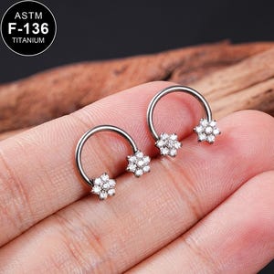 16G TITANIUM Flower CZ Septum Ring/Nose Ring/Horseshoe Ring/Minimalist Earring/Internally threaded/Septum Piercing/1Pcs/Daith Hoop/Conch