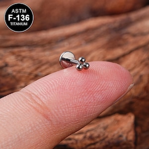 1PCS 16G Titanium Three Beads Cartilage Stud/Labret Stud/Tragus Stud/Flat Back Stud/Helix Stud/Cartilage Piercing/Internally Threaded/Gifts