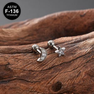 Brinco de cartilagem de zircônia cúbica com lua e estrela de titânio 16G/rosca interna/pequena ponta esférica/hélice/concha/tragus/1 peça/presente para ela