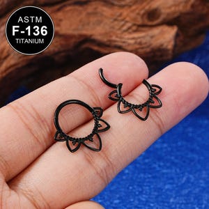 16G Titanium Black Flower Petal Daith Clicker/Hinged Daith Hoop/Cartilage Hoop/Helix Hoop/Tragus Hoop/Conch Piercing/Septum Jewelry/Gift