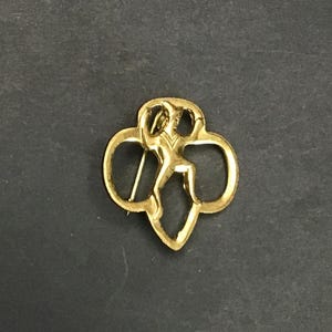 Vintage Gold tone Pin Brooch