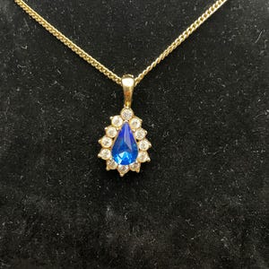 Vintage gold tone and Rhinestone pendant necklace