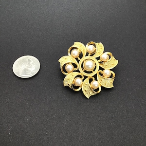 Vintage Gold tone and pearl pin