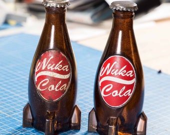 Nuka Cola Water Bottle STL Fallout STL File per la stampa 3D (non consigliato per lasciare soda, succo d'arancia o fluidi corrosivi nella bottiglia)