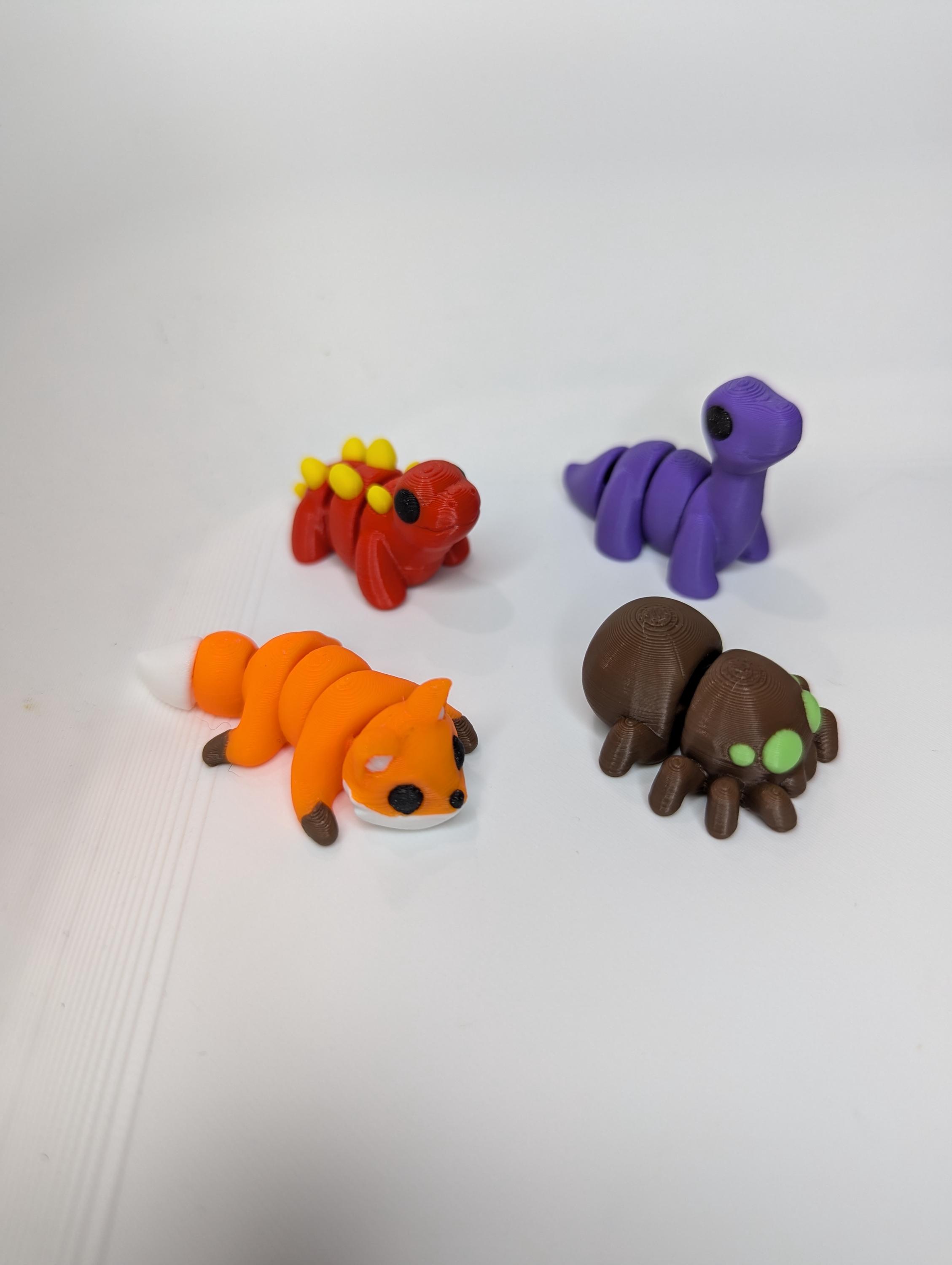 Lasuroa 32 Tierfiguren Set - Gelenkige Fidget Tiere Zum Spielen & Dekorieren