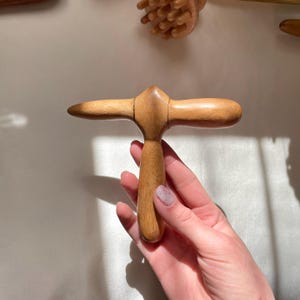Solid Wooden Acupressure Massage Tool, Sandalwood Deep Tissue Massager, Trigger Point Therapy & Reflexology