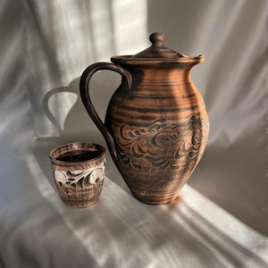 Großer Rad Ton Krug, rustikaler Keramik Wasserkrug, Karaffe aus rotem Ton, Bauernhaus Steingut, Traditionelle Keramik für Milch, Limonade, Saft