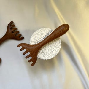 Houten guasha-kammassageapparaat, sandelhoutkrabber voor hoofdhuid en nek, natuurlijk antistressmiddel, ontspanningscadeau voor hem en haar