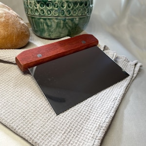 Stainless Steel Dough Scraper, Dough Cutter with Wooden Handle, Bread Dough Divider Tool, Gift for Bakers, Pastry Scraper for Pizza Pasta