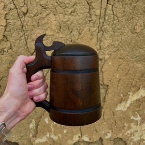 Ölmugg i trä med lock i ek, mörk sejdel 500 ml, ölkrus i rostfritt stål