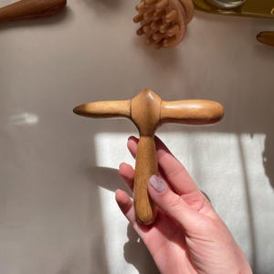 Solid Wooden Acupressure Massage Tool, Sandalwood Deep Tissue Massager, Trigger Point Therapy & Reflexology, Wood Muscle Relax Tools