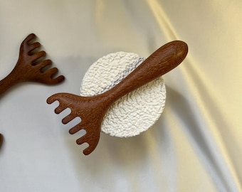 Wooden Gua Sha Comb Massager, Sandalwood Head Scraper for Scalp & Neck, Natural Anti-Stress Tool, Relaxation Gift for Women and Men