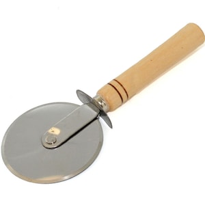 Knife for pizza | Pizza cutter | Pizza wheel | Pizzaroller | Italian pizza cutter | Pizza knife with wooden handle - Kitchen utensils