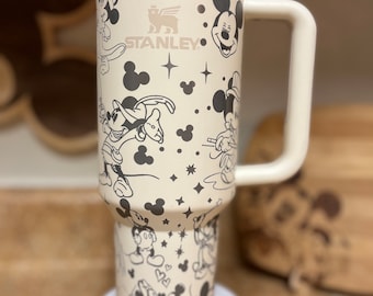 Vaso de 40 oz con grabado de ratón, asa y pajita. Regalo para él o para ella. Regalos personalizados. Vaso para dama de honor. Vaso de 40 oz.