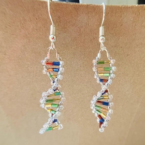 Boucles d&#39;oreilles hélice d&#39;ADN - Perles de rocaille double hélice