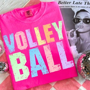 Lazo de coqueta de voleibol (Png), Día del juego (Png), Diseño de camiseta de voleibol preppy, Mamá de voleibol bohemia de moda (Png), Sublimación de voleibol (Png)
