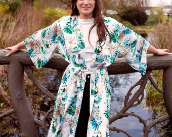 Abito kimono Boho in morbida seta fatta a mano; Stampa floreale e tropicale con uccelli luminosi, ideale per festival, come abbigliamento da notte o da spiaggia