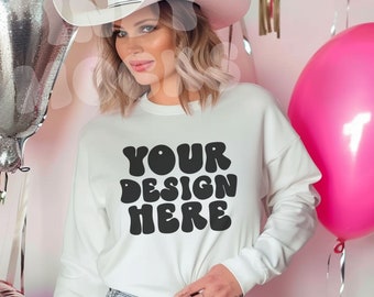 Wit Sweatshirt Mockup, Gildan 18000, Comfort kleuren mockup, Crewneck sweatshirt, Trendy shirt mockup, vrouwelijk mockup, vrouwenmodel, bella