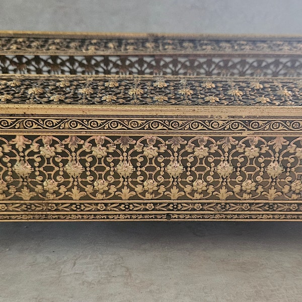 Vintage mid century Hollywood Regency style gold tone ornate footed tissue holder box