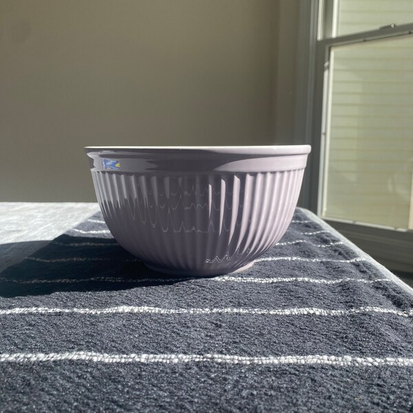 Vintage William Sonoma purple ribbed mixing bowl