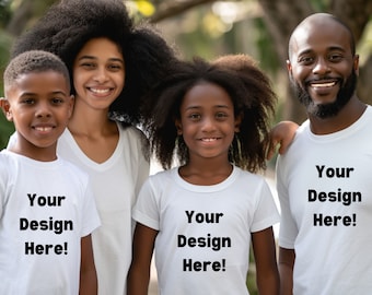 Familie Mockup Gruppe in Weiß Hemden Mockup Diverse Familie Mockup Weiß Tshirt Mockup Schwarze Familie Mockup für Print on Demand Diverse Gruppe