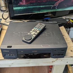 HITACHI vt-F391 Hi Fi Stereo VHS VCR Vhs Player With Remote - tested and working
