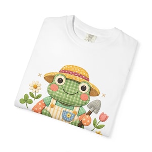 Camiseta "Entierro cosas" / Camiseta Comfort Colors con estampado de retazos / Camiseta con estampado de rana jardinera y humor negro estilo cottagecore