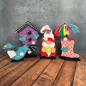 Estantería de primavera: juego de 4 piezas decorativas para el hogar y la primavera, estilo rústico de granja, con detalles de temporada.
