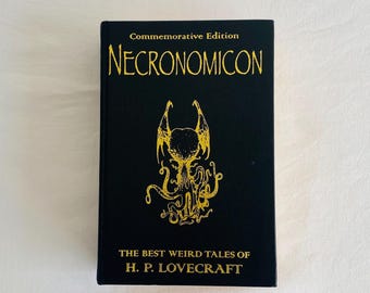 ネクロノミコン - H.P. ラヴクラフトの傑作怪奇物語集 - 記念版 H.P.ラヴクラフトの世界観から生み出されたユニークで恐ろしくも魅力的