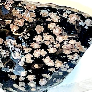 Schneeflocken Obsidian Heilstein - Wiedergeburt rohes Mineral, 33g grober spiritueller Stein für Energie & Ausgeglichenheit-- natürlicher getrommelter Edelstein