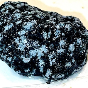 Schneeflocken Obsidian Heilstein - Wiedergeburt rohes Mineral, 35g grober spiritueller Stein für Energie & Ausgeglichenheit-- natürlicher getrommelter Edelstein