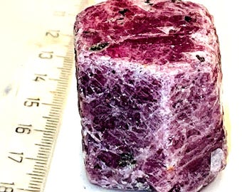大きなルビー原石標本 - 希少な大きなピース 55g 六角形 ジュエリー