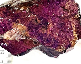 Espécime Mineral Purpurite - Pedra Púrpura para Cura do Chakra da Coroa, Pedra Preciosa Única de 62g, Decoração Espiritual, Cristais e Minerais, Pedra Bonita