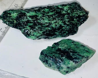 Minerali verdi di zoisite rubino, con bei strati neri - Pietre meravigliose, 72 g - minerale/roccia curativa metafisica