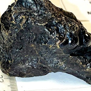 Hämatit Rohedelstein - Erdungs- und Schutzkristall 89g für Energieheilung, Wurzelchakra-Aktivierung, Natursteinheilprobe