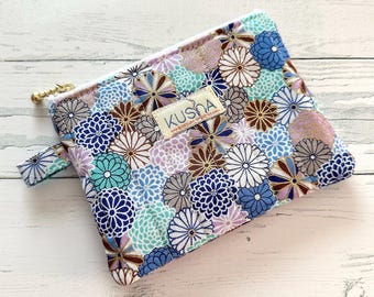Quilted Coin Purse, Chrysanthemum Pattern Multipurpose Coin Pouch with Metallic Gold Zipper, Floral Pattern Handmade Coin Purse