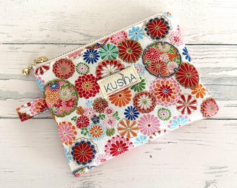 Quilted Coin Purse, Chrysanthemum Pattern Handmade Multipurpose Coin Pouch with Metallic Gold Zipper