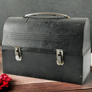 Caja de almuerzo con cúpula de metal Vintage Negro RARE