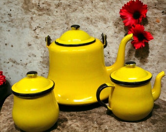 Enamelware Cream and Sugar (TRE) Enamelware Cream and Sugar (TRE)