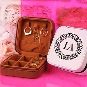 Custom Engraved Jewelry Case, Personalized Jewelry Box, Women Jewelry Box, Gift For Her, Mother&#39;s Day, Leather Jewelry Case, Gift for Sister